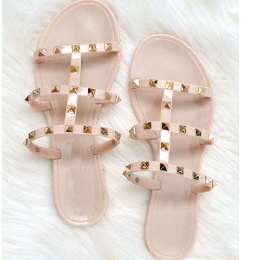 beige jelly sandals with studded detail.